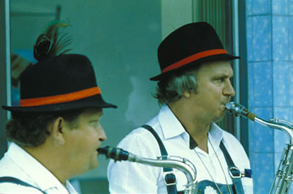 Slide Picture - Go to the link on this page entitled Read in English for a detailed description